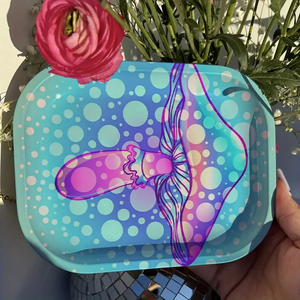 Disponibile Subito: Vassoio Portatile per Erbe Aromatiche Alien da 18x14cm, Vari Design, Prezzo Conveniente, Personalizzabile, Piccolo Vassoio in Latta per Tabacco - Product Image 2