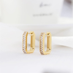Pendientes Geométricos de Acero Inoxidable con Baño de Oro de 18k y Cristales, Venta al Por Mayor - Product Image 5