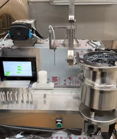Machine de remplissage et de bouchage de seringues préremplies de gel liquide pour acide hyaluronique de bureau