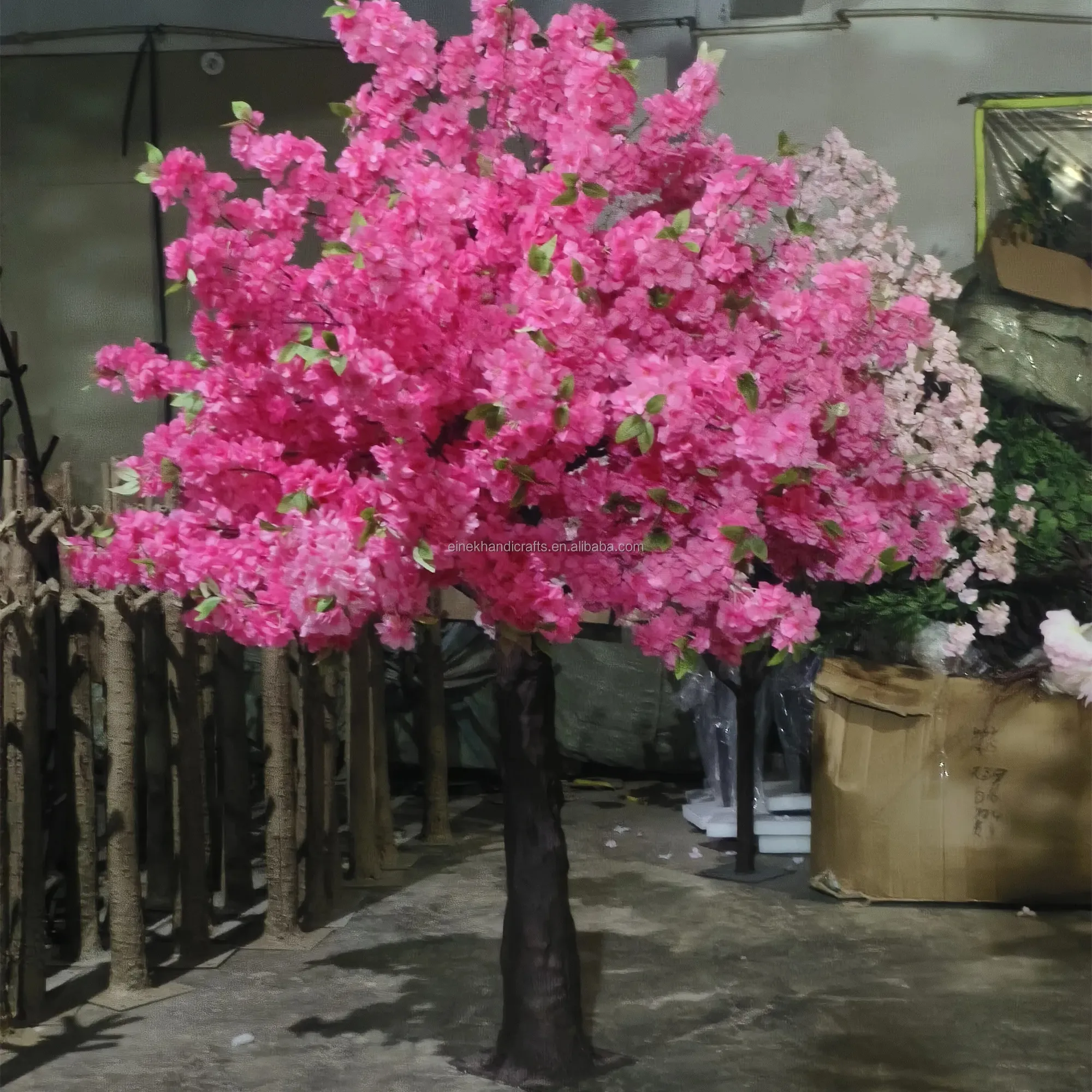 Nuovo arrivo albero esterno albero albero di fiori di ciliegio di colore rosso rosa albero artificiale decorazione di nozze