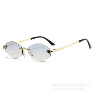 Gafas de Sol Clásicas sin Marco con Diamantes, Protección Solar de Alta Gama, Personalizadas con Diseño de Serpiente, Estilo Europeo Americano de Moda - Product Image 3