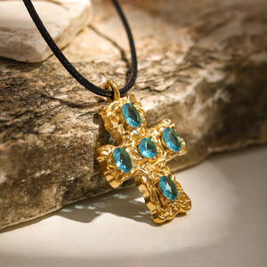 18 Karat <span class=keywords><strong>Gold</strong></span> Edelstahl Diamant Kreuz Anhänger Halskette farbig weiß Zirkon gehämmert Kreuz Charm Wachs Seil Pullover Kette Schmuck - Product Image 5