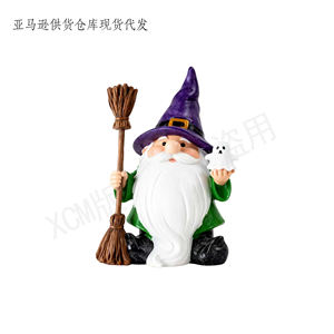 Sculpture de gnome enchanté - Cadeau personnalisé en résine, barbe blanche détaillée, parfait pour la saison hivernale et la décoration de la maison et des pièces toute l'année - Product Image 4