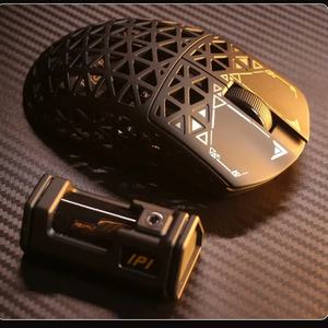 <span class=keywords><strong>เมาส์</strong></span> IPI Piao 88 รุ่นขายดี <span class=keywords><strong>เมาส์</strong></span><span class=keywords><strong>ลอย</strong></span> 88 ไร้สาย 8k DPI 26000 <span class=keywords><strong>เมาส์</strong></span>สามโหมด คาร์บอนไฟเบอร์แบบโปร่ง <span class=keywords><strong>เมาส์</strong></span>เกมมิ่งอีสปอร์ตน้ำหนักเบา - Product Image 4