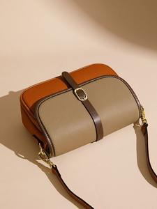 Sac de messager en cuir patchwork multicolore style rétro tendance et polyvalent - Product Image 4