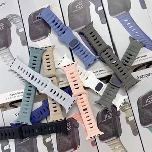 Nouveau design de luxe en caoutchouc souple Silicone bracelet de montre pour <span class=keywords><strong>Apple</strong></span> <span class=keywords><strong>Watch</strong></span> 7 6 <span class=keywords><strong>5</strong></span> <span class=keywords><strong>2022</strong></span> - Product Image 1