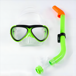 <span class=keywords><strong>Masque</strong></span> <span class=keywords><strong>de</strong></span> libération en silicone à large vue panoramique anti-buée et tube <span class=keywords><strong>de</strong></span> tuba sec anti-fuite Ensemble d'équipement <span class=keywords><strong>de</strong></span> <span class=keywords><strong>plongée</strong></span> en apnée <span class=keywords><strong>pour</strong></span> enfant - Product Image 1