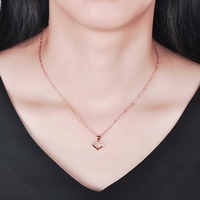 Collier pendentif en argent sterling 925 avec ailes d'ange de halo éthéré sculpté en pierre de pavé de coeur pour les femmes
