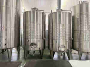 Fermentador de Vino de Acero Inoxidable de 10T 20T con Certificación CE y Diseño de Instalación Rápida para Pequeñas y Medianas Empresas Vinícolas - Product Image 2
