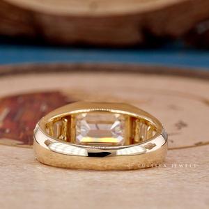 Impresionante anillo de diamantes de joyería fina con banda dividida y un deslumbrante diamante central para propuestas inolvidables. - Product Image 4