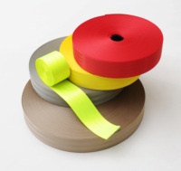 Sangle en polyester robuste et résistante, teinte industriellement, anti-UV et anti-abrasion, personnalisable