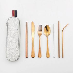 Ensemble de couverts de voyage portables de luxe colorés et réutilisables, 7 pièces avec pailles – Vente chaude - Product Image 1