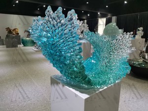 Tượng điêu khắc vòng tròn trừu tượng bằng nhựa resin trong suốt màu ngọc lục bảo, đặt làm riêng cho cửa hàng trang trí nội thất Boutique - Product Image 6