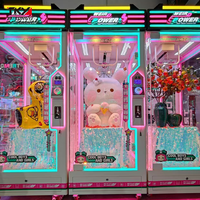 Machine distributrice géante de jouets en peluche avec mécanisme de coupe à ciseaux entièrement transparent en acier inoxydable, pour salles d'arcade, avec sélection de cadeaux variés en anglais