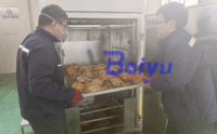 Machine à fumer les saucisses automatique Baiyu avec certification CE pour la transformation de la viande, équipement de séchage et de fumage