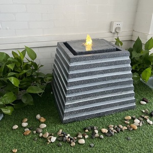 Fontaine d'eau d'extérieur 48x48x37cm, design géométrique, décoration de jardin durable, utilisation intérieure et extérieure - Product Image 1