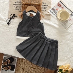 Conjunto de 2 Piezas para Niñas: Chaleco sin Mangas con Cuello Halter y Nudo Chino, Minifalda Plisada con Cintura Elástica y Bolsillos, Estilo Preppy Casual - Product Image 6