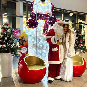 ของตกแต่งคริสต์มาสกลางแจ้ง รูปปั้นเก้าอี้ ลูกบอลขนาดใหญ่ ประติมากรรมเก้าอี้เรซิ่นไฟเบอร์กลาสขนาดยักษ์ สำหรับงานอีเว้นท์ ห้างสรรพสินค้า เทศกาลวันหยุด - Product Image 6