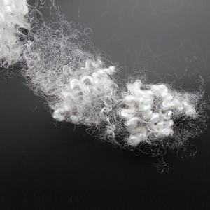 Trung Quốc tái chế 100% siliconized <span class=keywords><strong>Polyester</strong></span> <span class=keywords><strong>STAPLE</strong></span> sợi để làm đầy vật liệu sản xuất <span class=keywords><strong>STAPLE</strong></span> dòng - Product Image 3