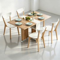 Ensemble de table et chaises pliantes compactes, design moderne, plateau en bois, structure en métal, roulettes, idéal pour les appartements et les salons.