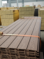 Revêtement de sol moderne en plastique et bois brossé antidérapant et imperméable à l'eau, grain de bois extérieur pour jardin et piscine
