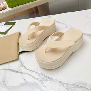 Pantuflas de diseñador de alta calidad, sandalias de lujo, zapatos casuales para mujer, pantuflas de diseñador de moda para hombre, zapatos gruesos que se venden bien - Product Image 1