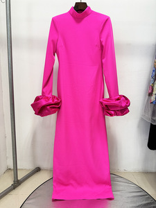 A10940 MIGU Robe de soirée maxi fuchsia élégante des fabricants Col haut Manches longues avec manchette florale pour galas - Product Image 3