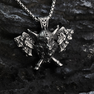 Yunnique – collier avec pendentif tête de loup Viking en acier inoxydable pour hommes, avec double hache, forme animale, style Punk, design géométrique - Product Image 3