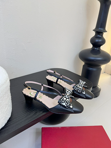 Sandalias Negras y Doradas con Tacón Cuadrado y Detalle de Lazo de Cristal para Mujer - Product Image 3