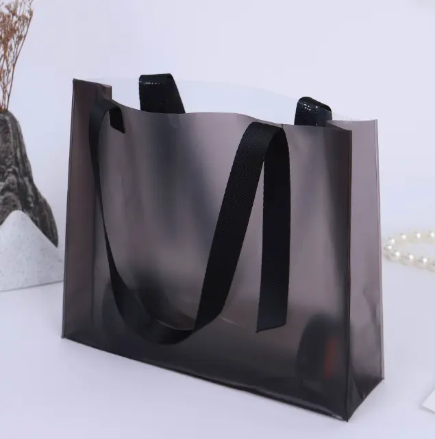 कस्टम लोगो 2023 फैशन काले ठंढ लोकप्रिय बड़े स्पष्ट पीवीसी ढोना समुद्र तट बैग प्लास्टिक के शॉपिंग बैग के लिए उपहार