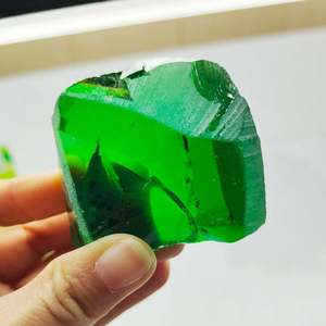 Tsavorita # A3855 Color Nanosital áspero sintético sin cortar Nano piedra materia prima para joyería Fabricación de piedra suelta - Product Image 2