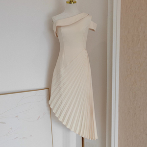 AELESEEN Robe de créateur asymétrique pour femme, Printemps-Été, Épaules dénudées, Patchwork Plissé, Coupe ajustée, Élégante pour Soirée - Product Image 1