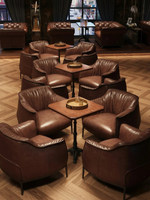 Ensemble de bar en bois massif de style rétro américain avec canapé, chaise et tables pour restaurants et cafés commerciaux - Personnalisable