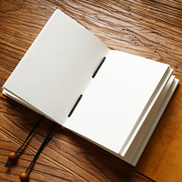 AIGUONIU Vintage Real Leather A5 Notebook Diario de viaje de piel de vaca de capa superior hecho a mano con correa de cierre y páginas recargables