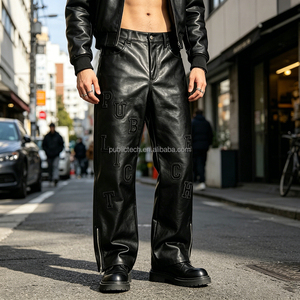 Pantalon en similicuir premium personnalisé Tech Pack pour homme, en PU épais avec patch brodé, fermeture éclair aux poignets, coupe large, style Hip-Hop - Product Image 3