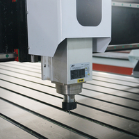Routeur CNC 1530 avec broche refroidie par air 6 kW, table à rainures en T, grande zone de travail pour la découpe du bois et du MDF