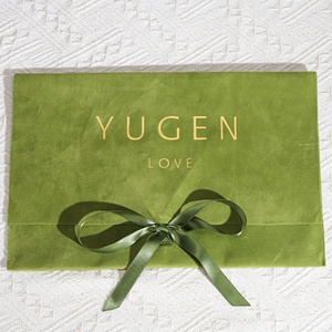 ถุงผ้ากำมะหยี่สีเขียวพิมพ์โลโก้แบบออกแบบได้ตามต้องการถุงใส่เครื่องประดับซองจดหมายสุดหรูกระเป๋าถือบรรจุเสื้อผ้าด้วยริบบิ้นผ้าซาติน - Product Image 2