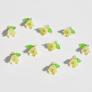 Cuentas Acrílicas de Dos Colores en Crema Clara, Cuentas de Amor para Hacer Pulseras Hechas a Mano, Flores de Colores, Pequeñas y Frescas, 11x14mm, Irregulares - Product Image 5