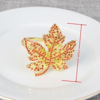 Anneau de serviette en fer style occidental en forme de feuille d'érable pour la décoration de table d'hôtel, de banquet ou de mariage