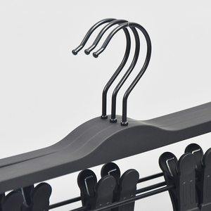 Venta al por mayor estilo de <span class=keywords><strong>Zara</strong></span> de alta calidad ABS recubierto de goma mate negro de plástico <span class=keywords><strong>pantalones</strong></span> percha con clips - Product Image 4