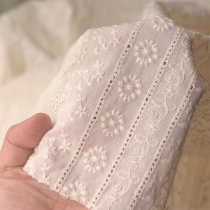 <span class=keywords><strong>Tela</strong></span> <span class=keywords><strong>Brocada</strong></span> de Algodón con Rayas Huecas Bordadas y Tejido Pesado - Product Image 4