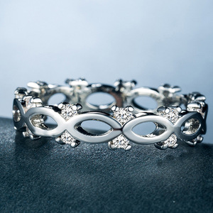 Anello Ovale Trendy da Donna con Intaglio Traforato, Fascia Statement per Outfit Quotidiani e da Festa, Accessorio Gioiello - Product Image 3