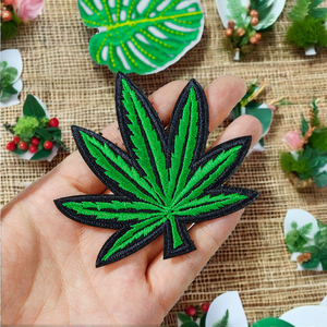 Nueva Colección de Parches Bordados Termoadhesivos con Diseño de Hoja de Ginkgo, Hongo y Oruga para Decoración de Camisetas y Sudaderas, Hechos de Tela de Fieltro y Resina - Product Image 3