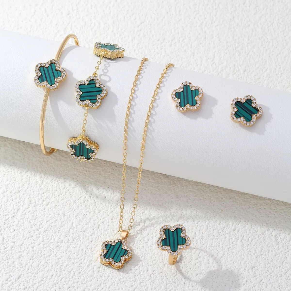 CDD 2024 Women Light Luxury 5Pcs/Set Diamond Clover Necklace Earrings Ring Bracelet Bangle 5 Leaf Flower Jewelry Set