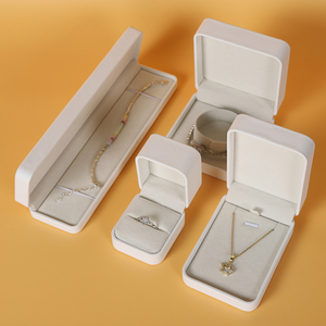 Boîte à bijoux en velours décorative SIFOO en gros, étui à collier, boîte à bagues <span class=keywords><strong>de</strong></span> mariage, boîte à bijoux artisanale en cuir PU blanc - Product Image 1