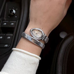 Scottie 9835 Orologio di Lusso da Donna con Quadrante in Madreperla e Design a Forma di Serpente, Movimento al Quarzo - Product Image 4