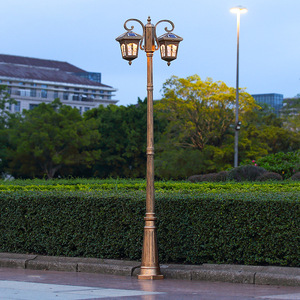 Farola de Jardín de Hierro para Exteriores con Pantalla de Vidrio LED, Luz Blanca Cálida de 2700K, IP66, Bombilla A19 No Desmontable, AC 220V, Sensor de Movimiento, Energía Solar - Product Image 5