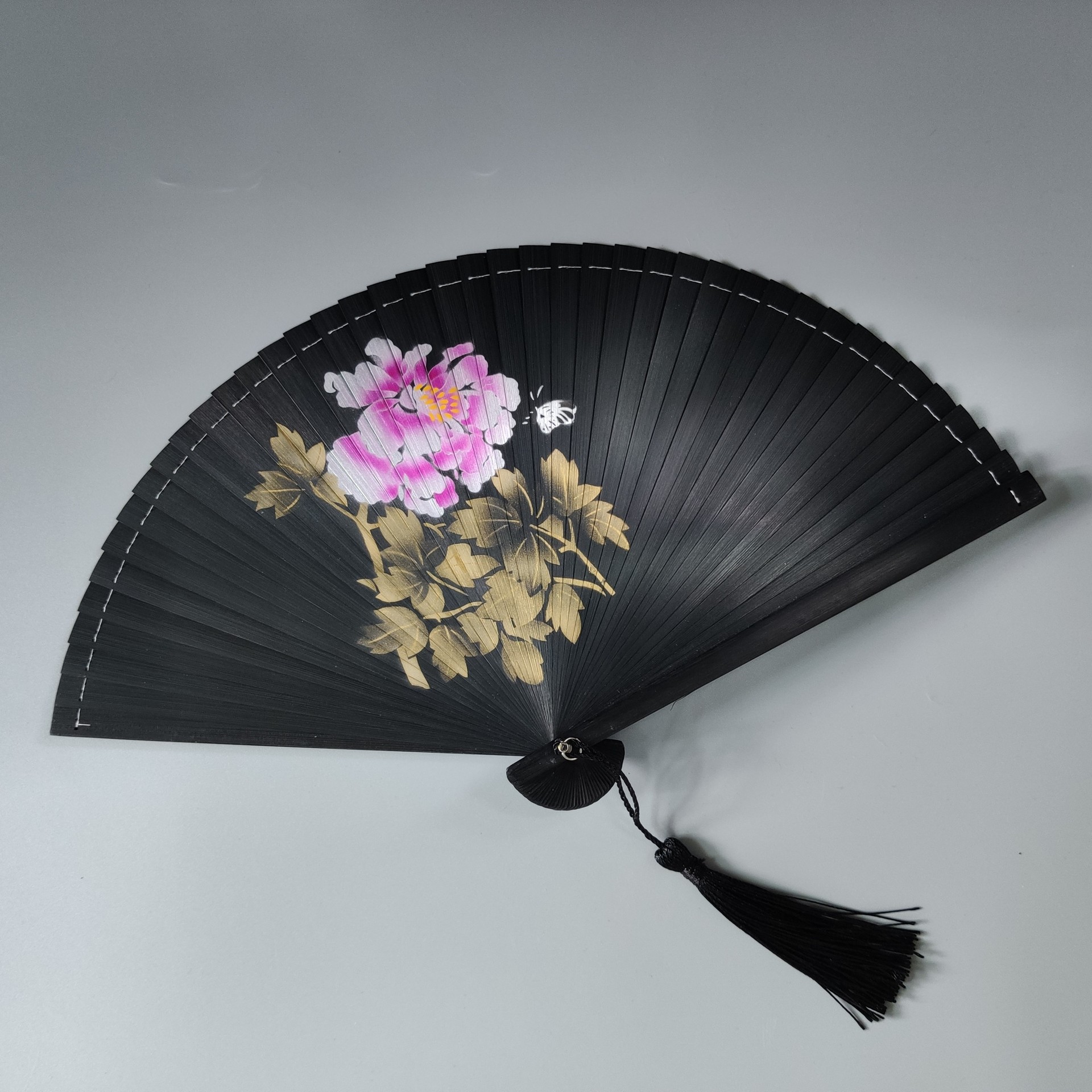 ก้านดอกโบตั๋นสีดำ