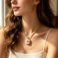 Collier pendentif carré en nacre avec accent CZ, chaîne serpent plaquée or 18 carats pour femme, vente en gros SEKIM JEWELRY N2C1097