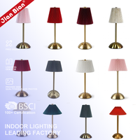 Lampe de table LED sans fil rechargeable de luxe classique avec base dorée et abat-jour plissé pour mariages et locations événementielles